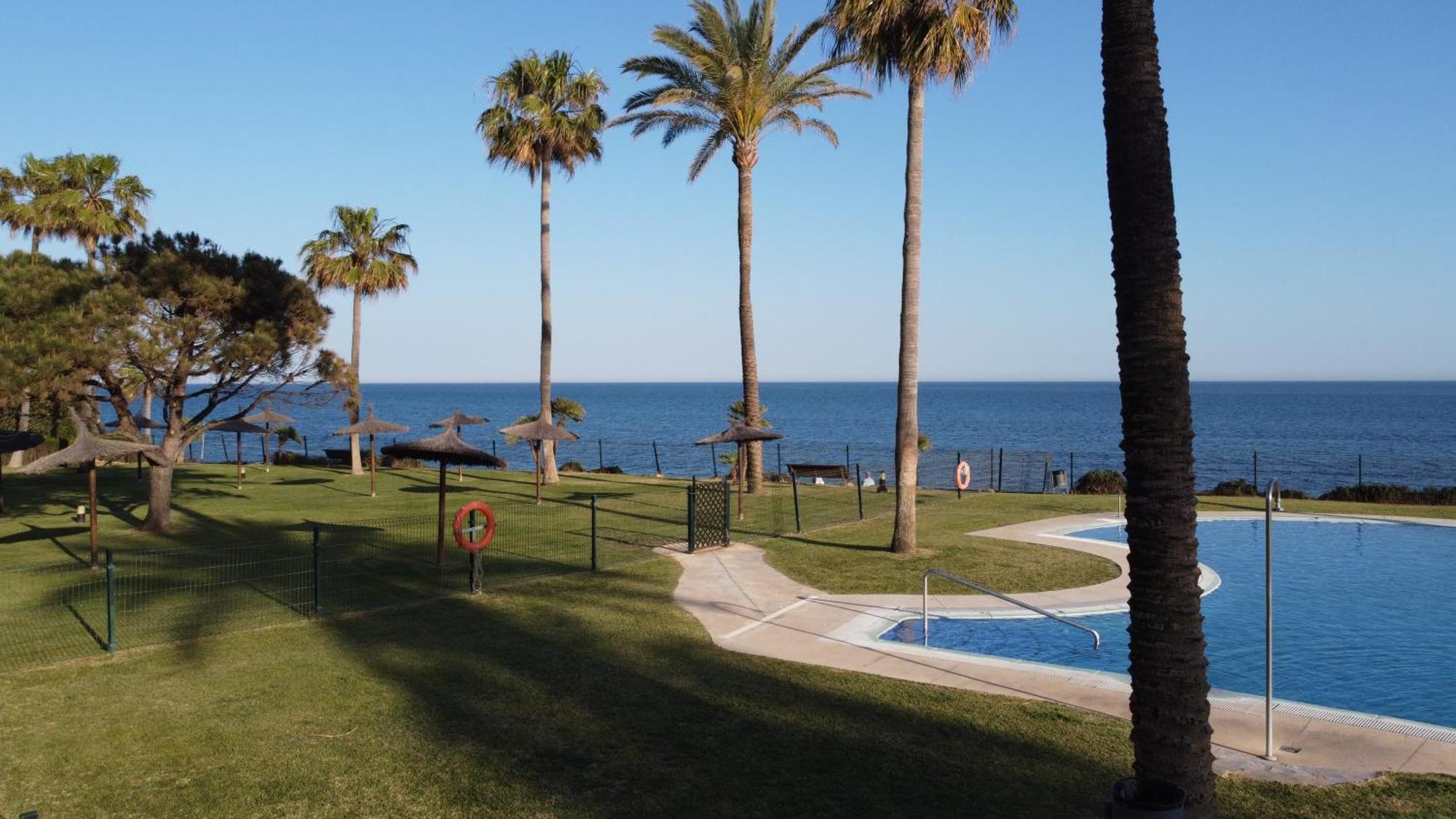 Frontline Beach Ground Floor With Privet Garden, Mi Capricho 16 Apartamento Mijas Exterior foto