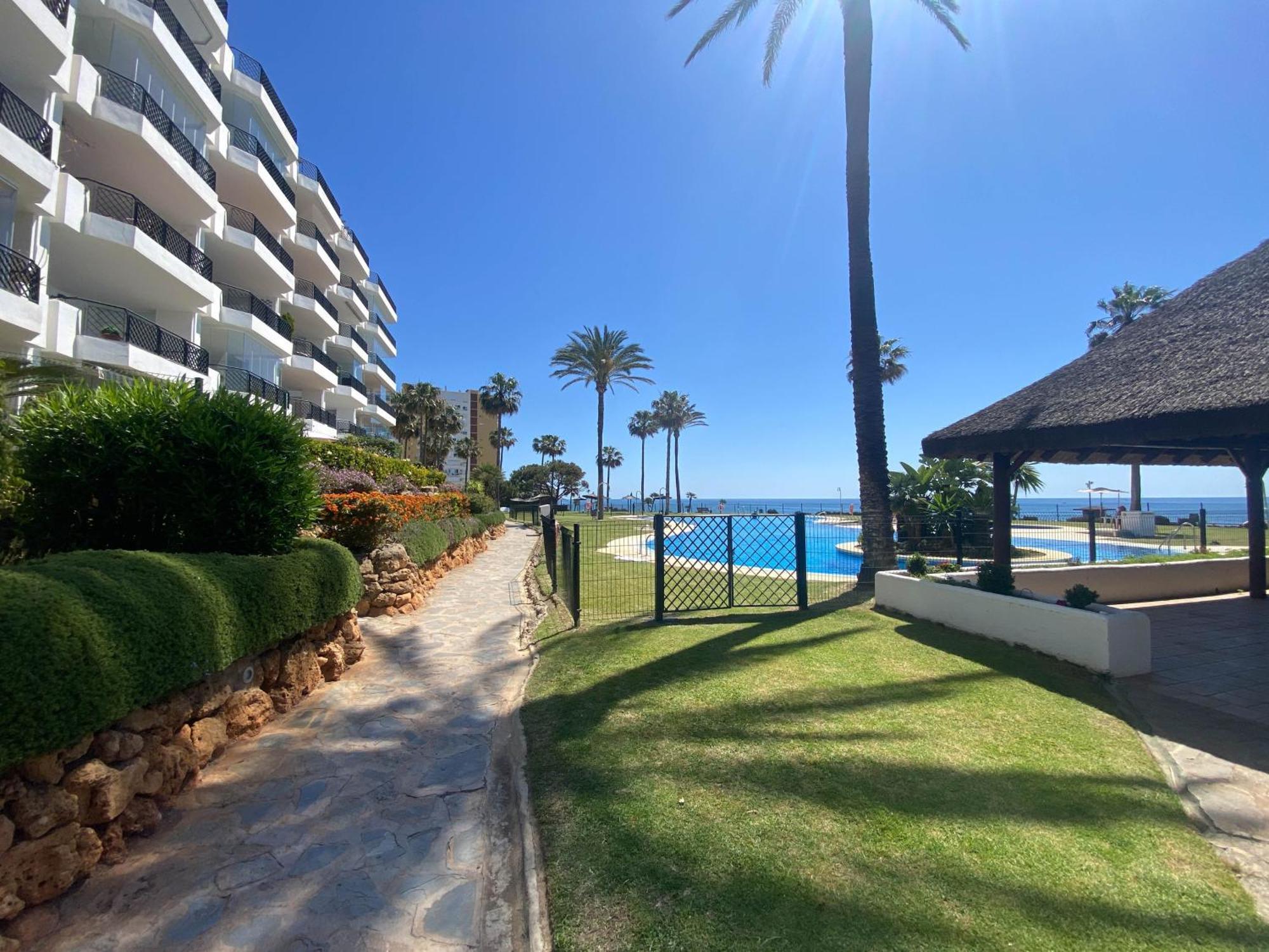 Frontline Beach Ground Floor With Privet Garden, Mi Capricho 16 Apartamento Mijas Exterior foto