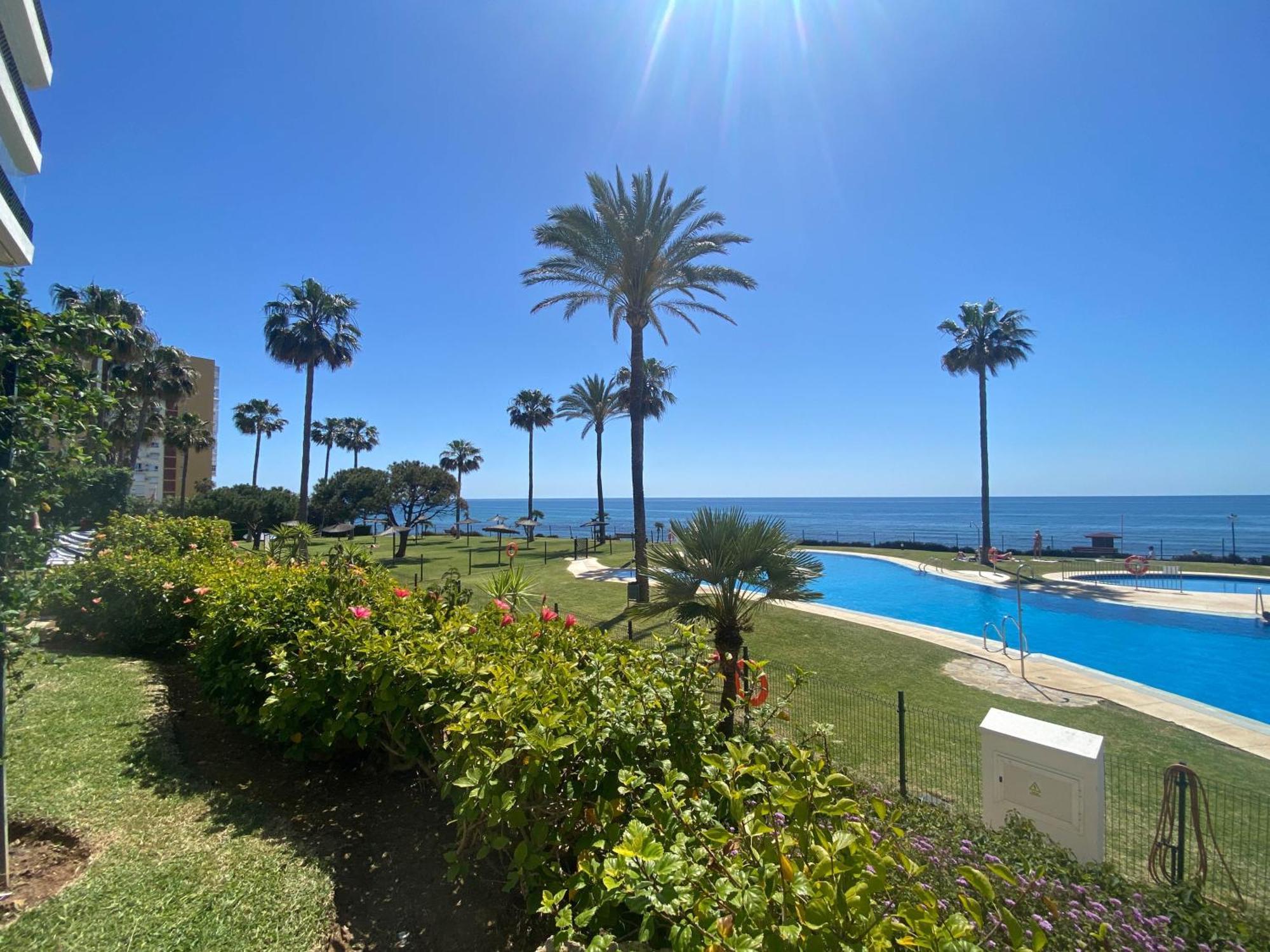 Frontline Beach Ground Floor With Privet Garden, Mi Capricho 16 Apartamento Mijas Exterior foto