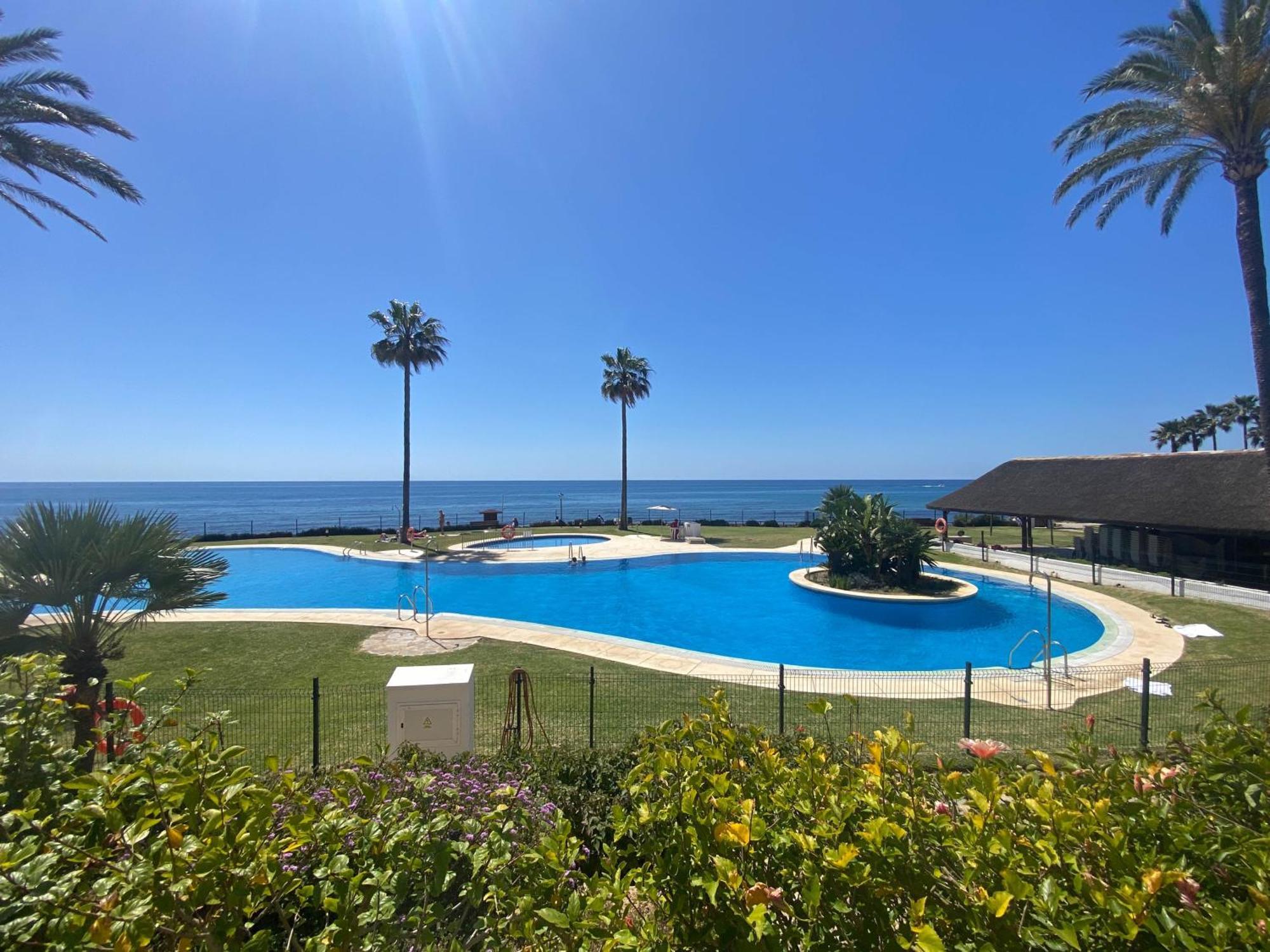 Frontline Beach Ground Floor With Privet Garden, Mi Capricho 16 Apartamento Mijas Exterior foto